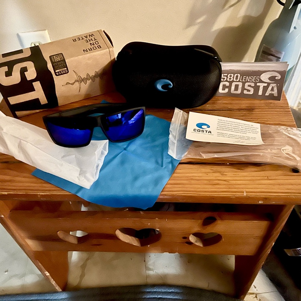 Costa Black and Blue VR Case with Protective Cover